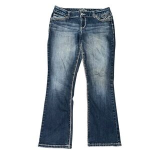 Maurices Women's 9/10 Short Blue Bootcut Low Rise Faded Rhinestones Denim